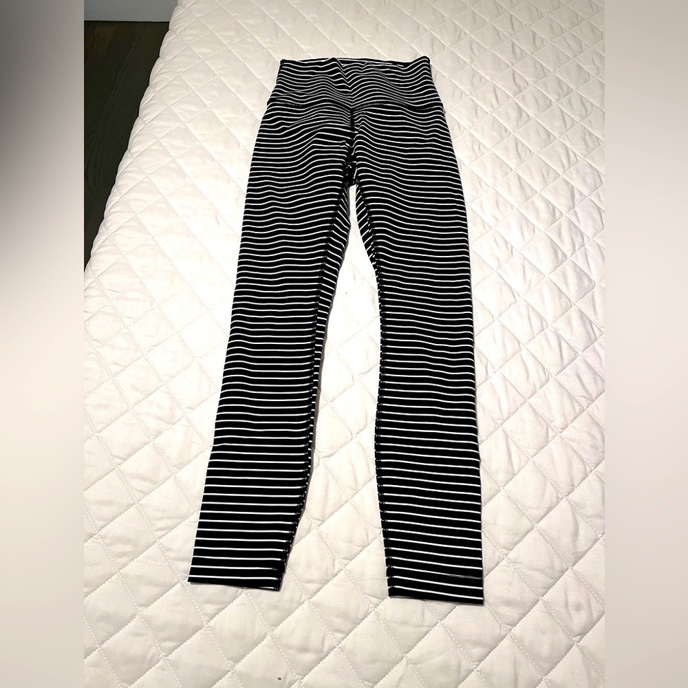 Wunder Under High Rise Legging - Picture 2 of 4